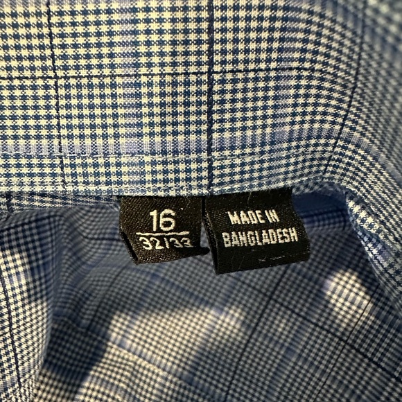 Hugo Boss Blue Dress Shirt Timeless Sophistication - Picture 3 of 3